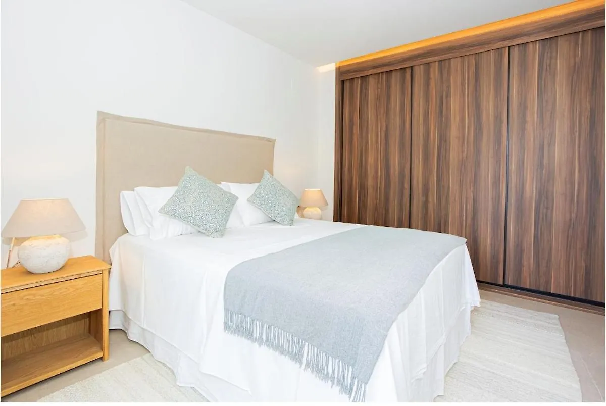 New Modern 3 Bedrooms Apartment With Ocean Views 마르베야